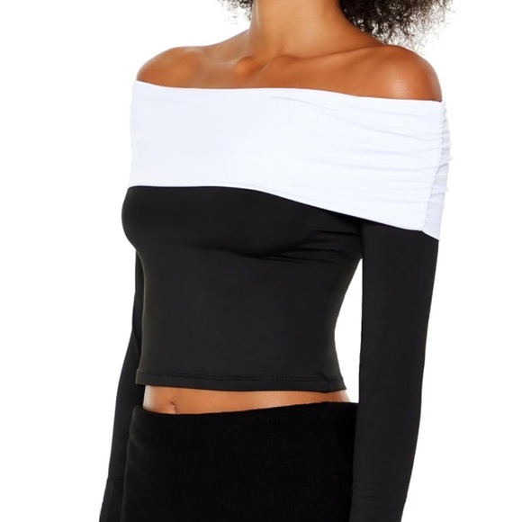 Tops - 🌹🆕 Black and White Off the Shoulder crop Top y2k medium